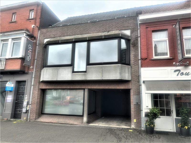 Woning met 3 slaapkamers en kantoor/praktijkruimte foto 2