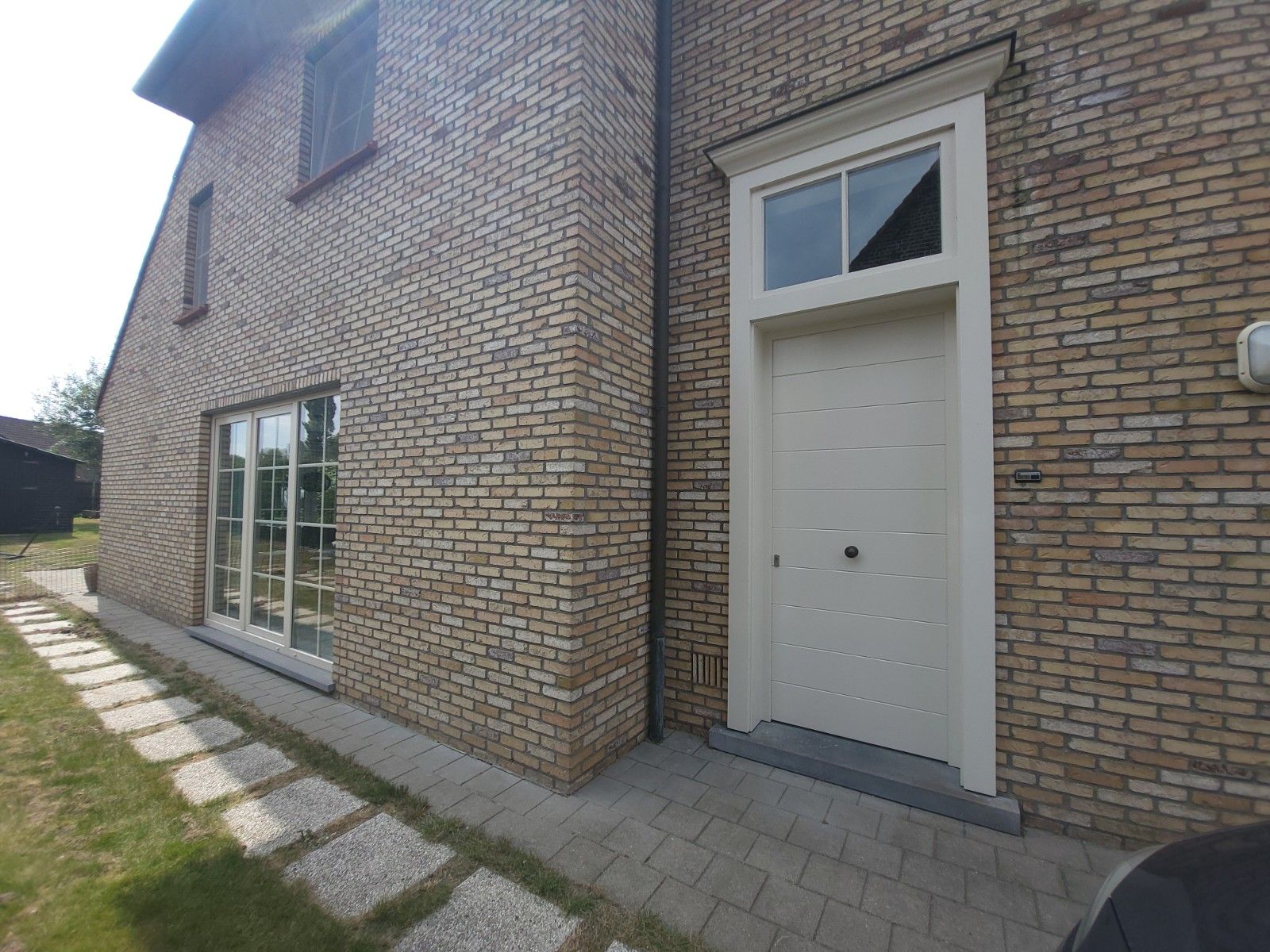 Ruime, instapklare woning te Nevele foto 2