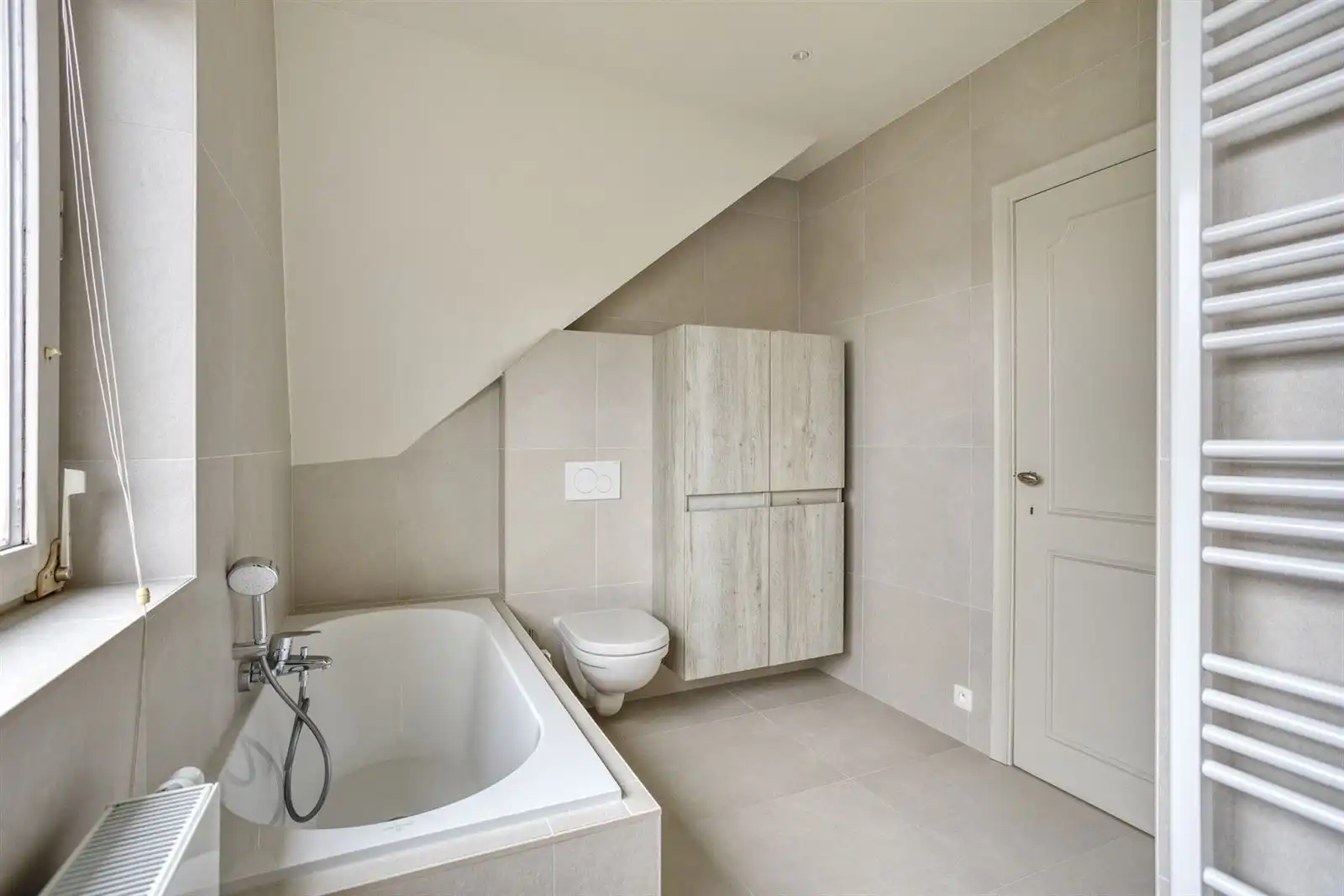 Zeer ruime villa (340m²) op een terrein van 7a38ca foto 18