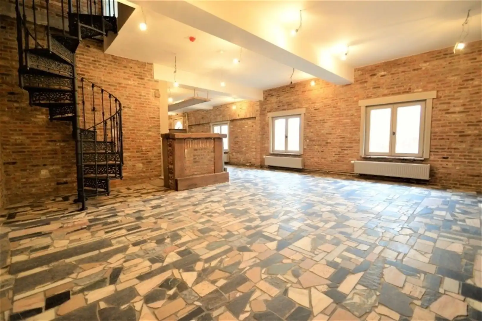 Goed gelegen horecazaak foto 11