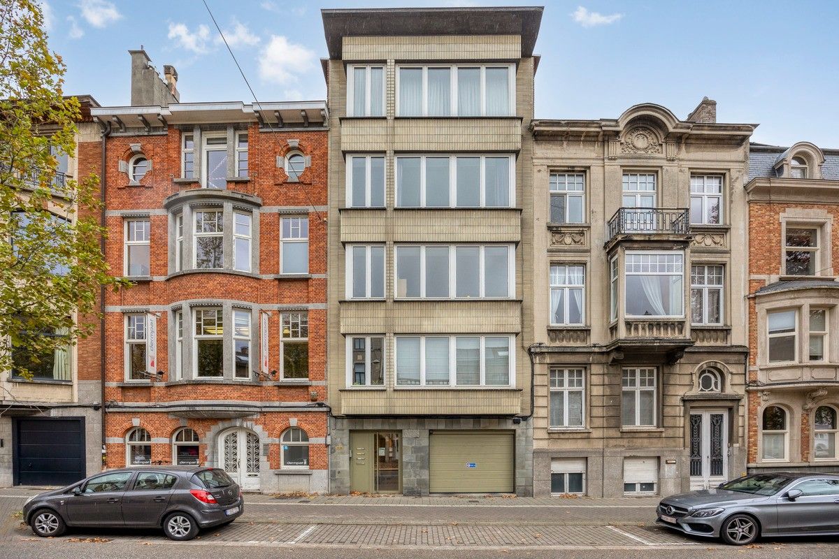 Goed onderhouden tweeslaapkamer appartement nabij station Gent-Sint-Pieters foto {{pictureIndex}}