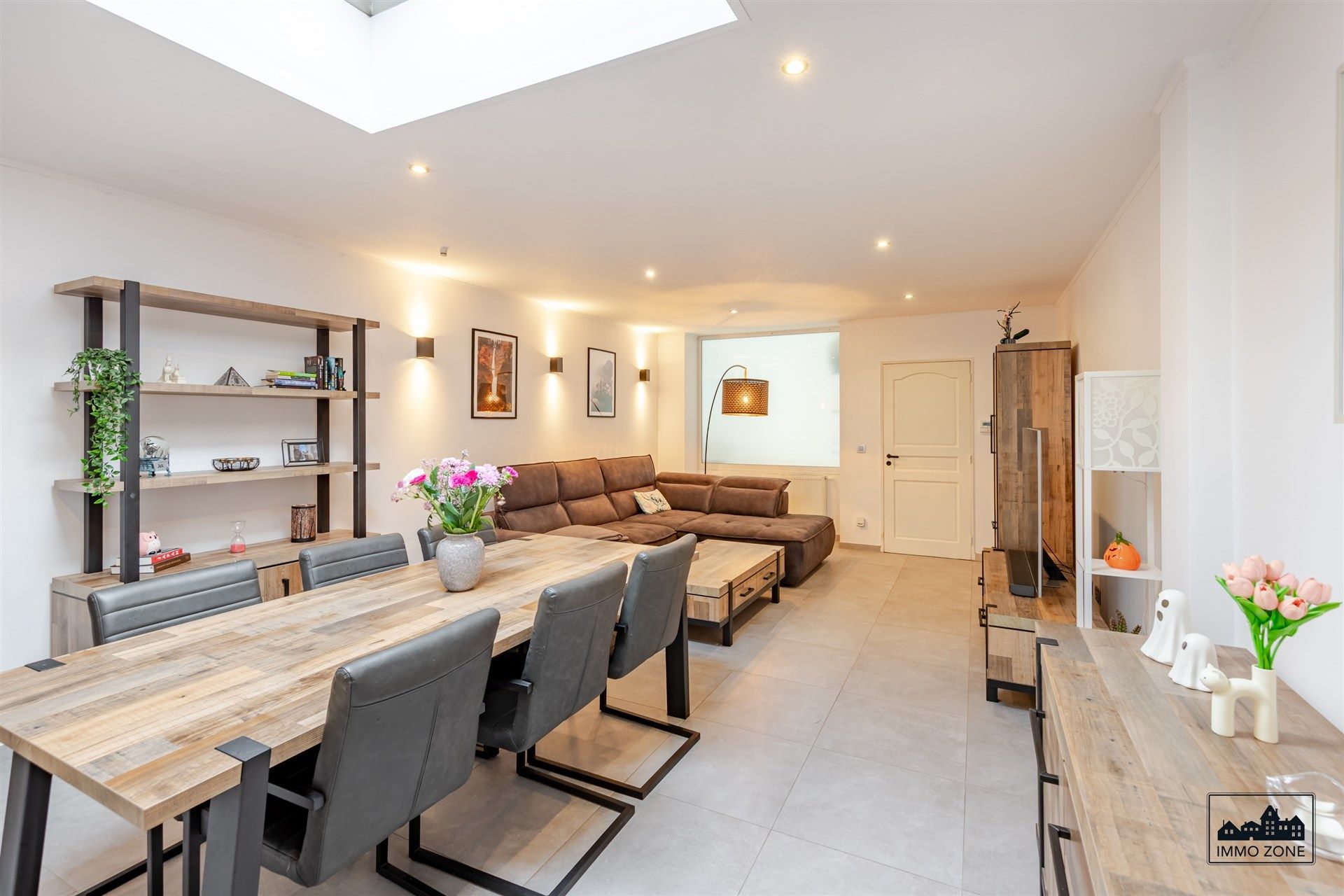 Gezellige woning met 4 slaapkamers in Sint-Niklaas foto {{pictureIndex}}