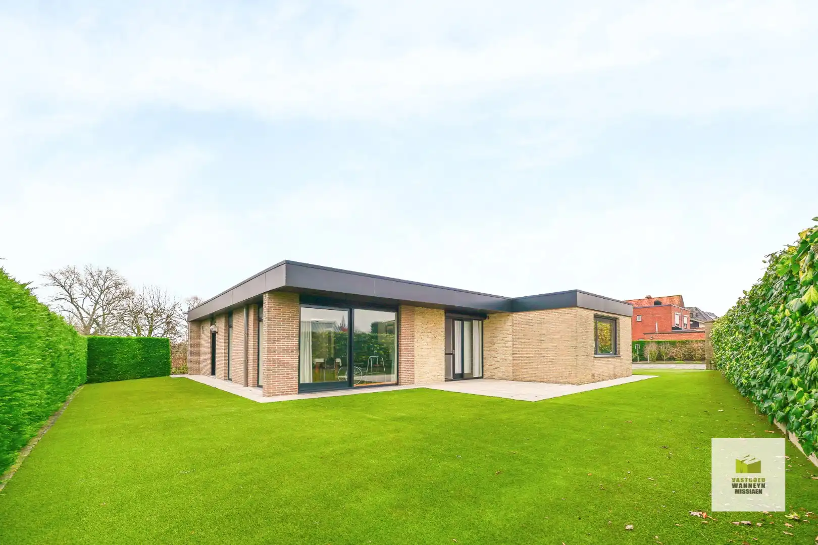 Gelijkvloerse woning met praktijkruimte (50m2) en loods (300m2) foto 13