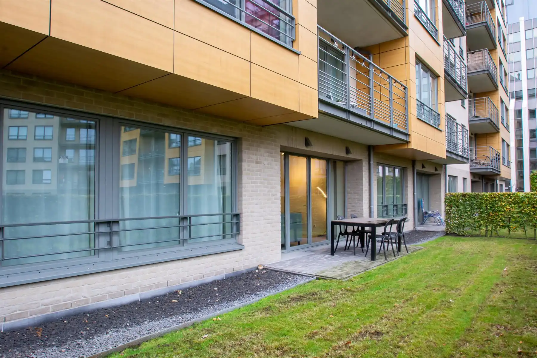 Mooi gemeubeld app. met 3 Kamers + grote tuin! (NAVO area) foto 3