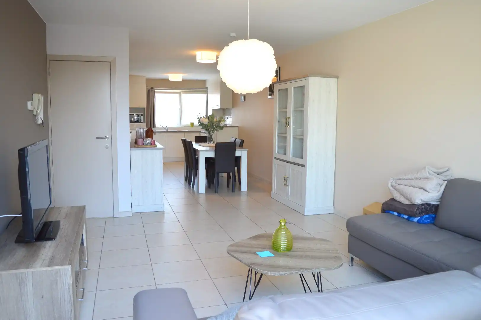 Verzorgd duplexappartement met 2 slaapkamers en garage te koop in Gullegem-centrum foto 2