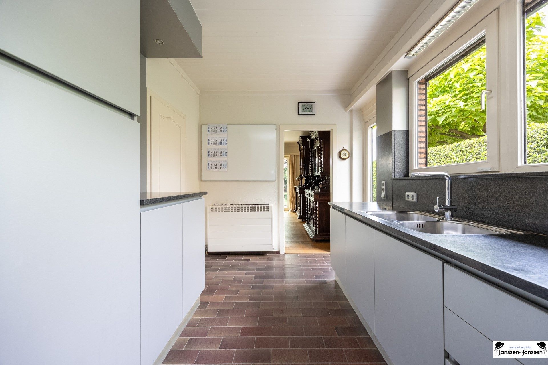 Charmante laagbouwwoning met 3 slaapkamers en prachtige tuin foto 9