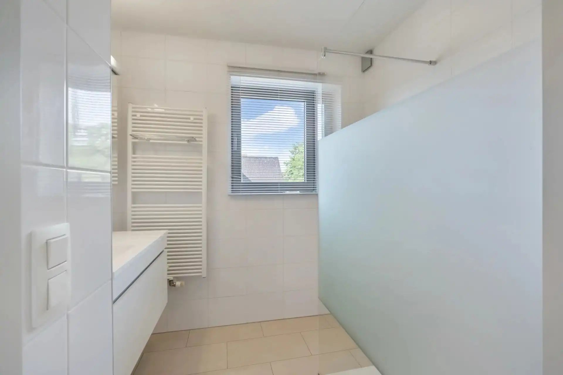 Instapklaar appartement met ruim terras in Heusden foto 8