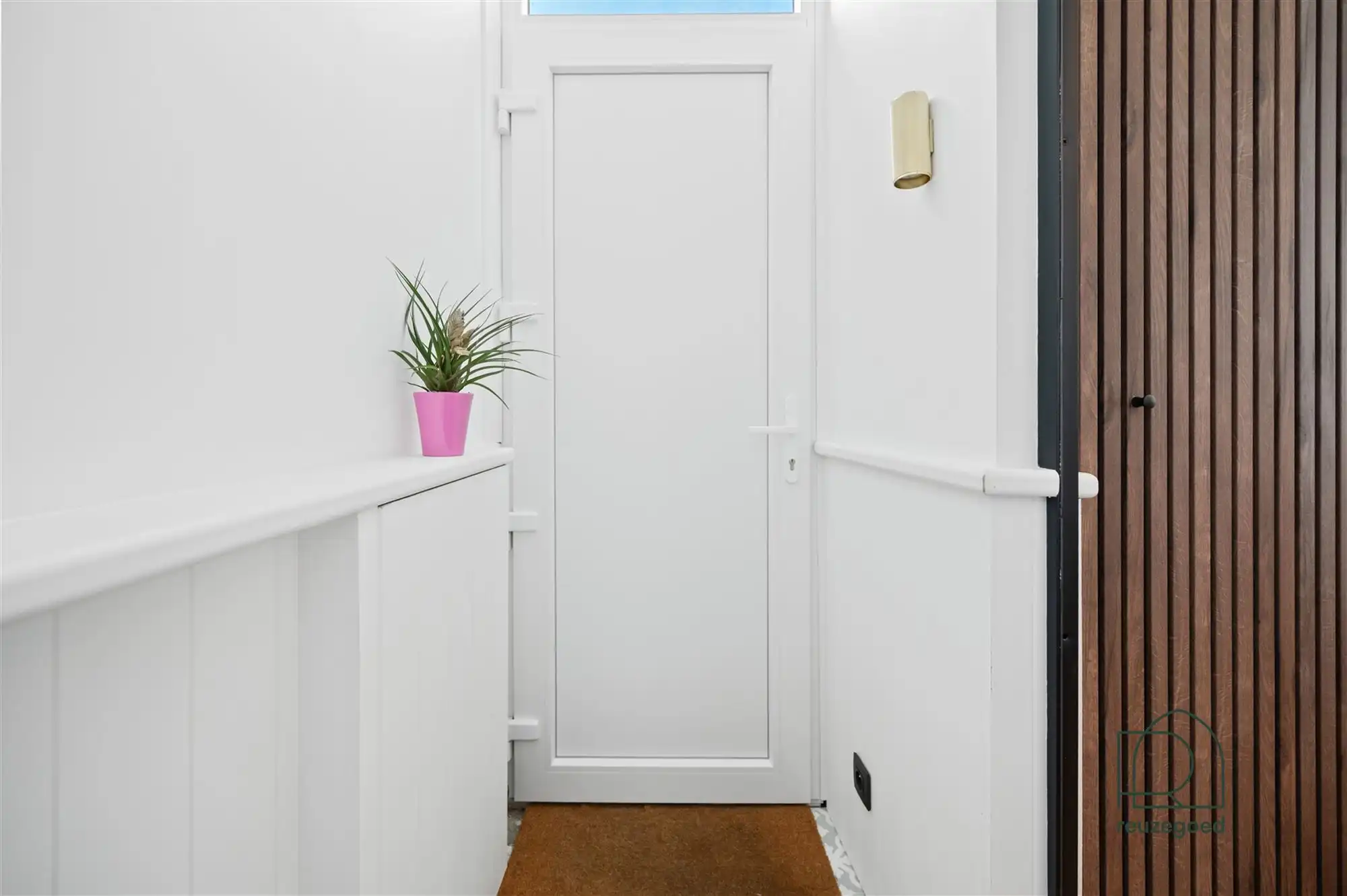 Charmant en gerenoveerd instapklaar huis met 2 slaapkamers  foto 11