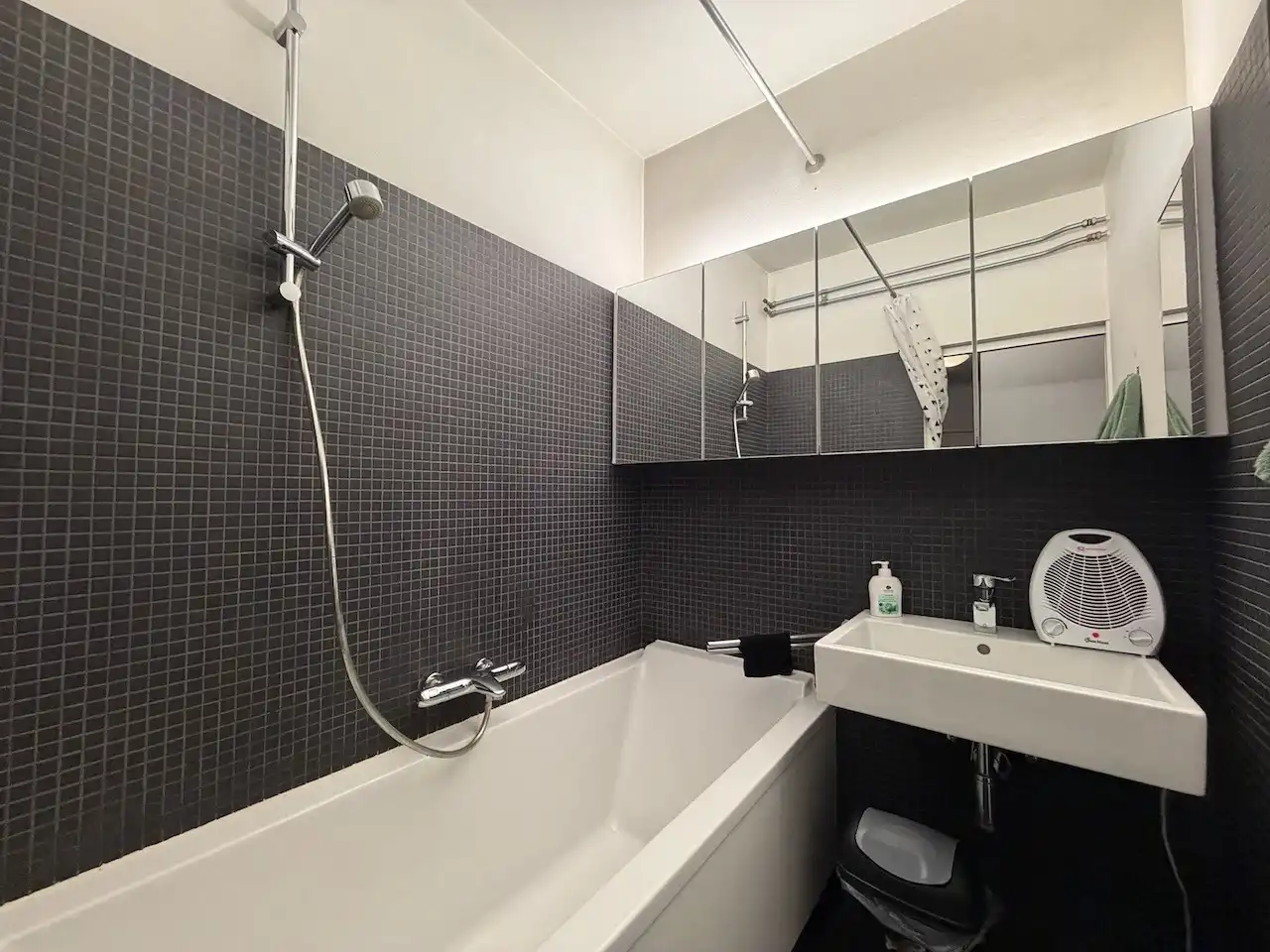 Genk-centrum, Jan Habexlaan 17 bus 11: Energiezuinig appartement met 2 slaapkamers en 2 terrassen. foto 14