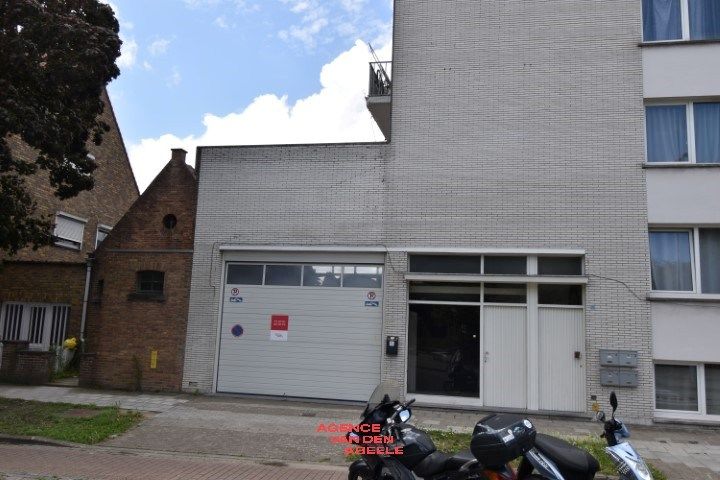 Vlot bereikbaar, ruim magazijn met mezzanine foto 6