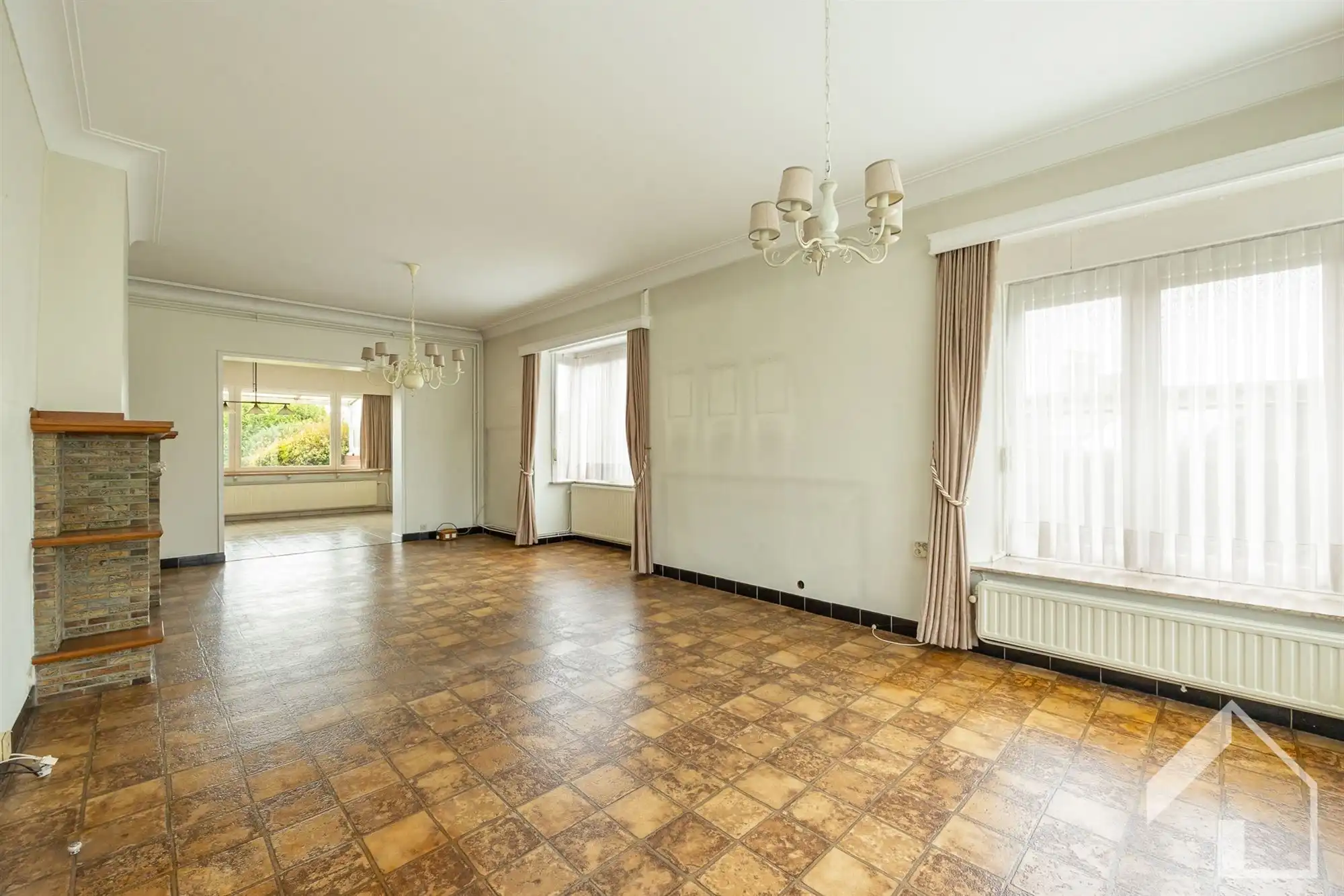 Open bebouwing met 4 slaapkamers! foto 3