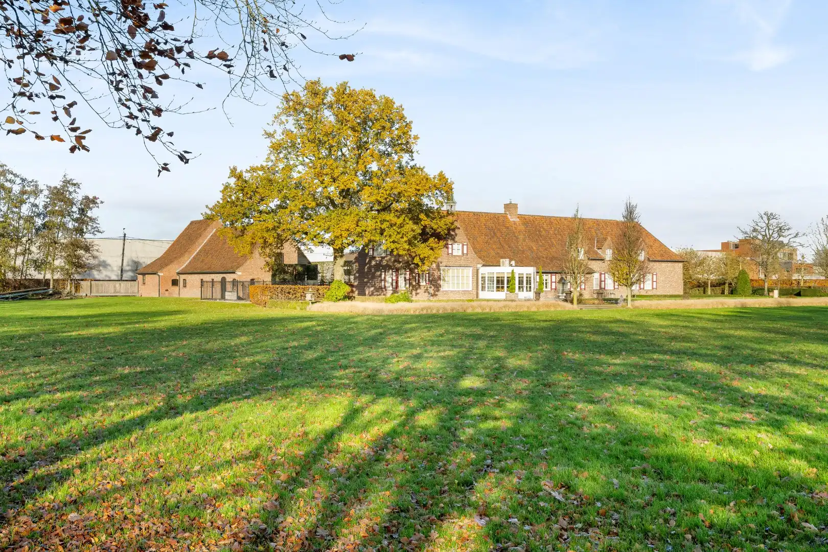 Unieke eigendom met 2 schuren, kapschuur, paardenstal en verzichten foto 17
