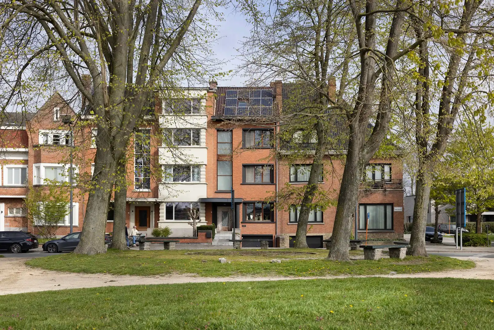 Karaktervolle burgerwoning op topligging. foto {{pictureIndex}}