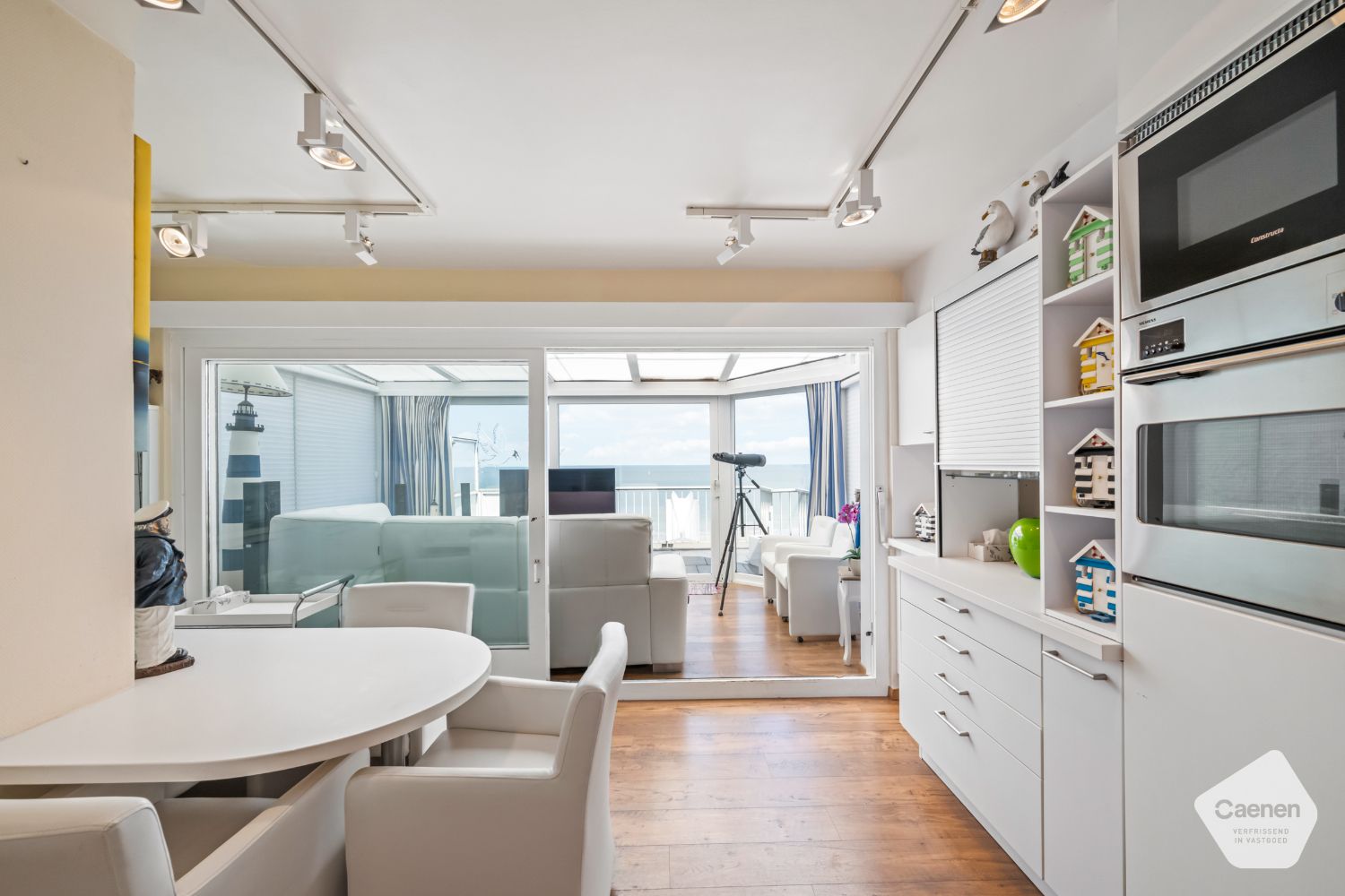 Instapklaar penthouse met een prachtig zicht over de zee foto 2