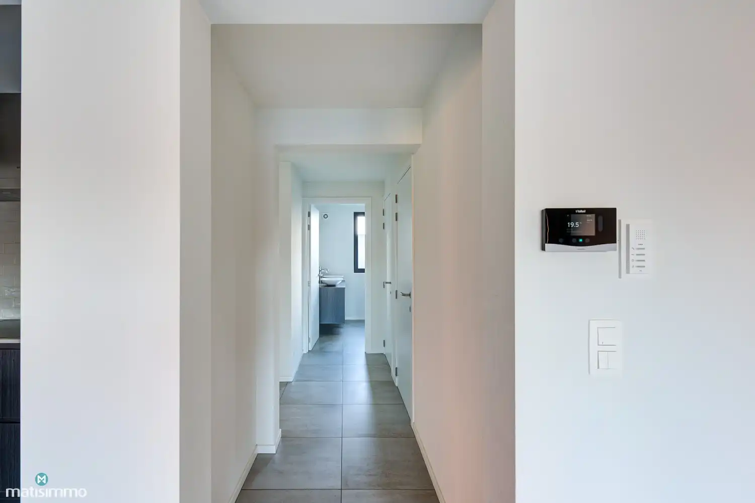 MODERN APPARTEMENT MET 2 SLAAPKAMERS EN OVERDEKT TERRAS IN HET CENTRUM VAN HOESELT foto 2