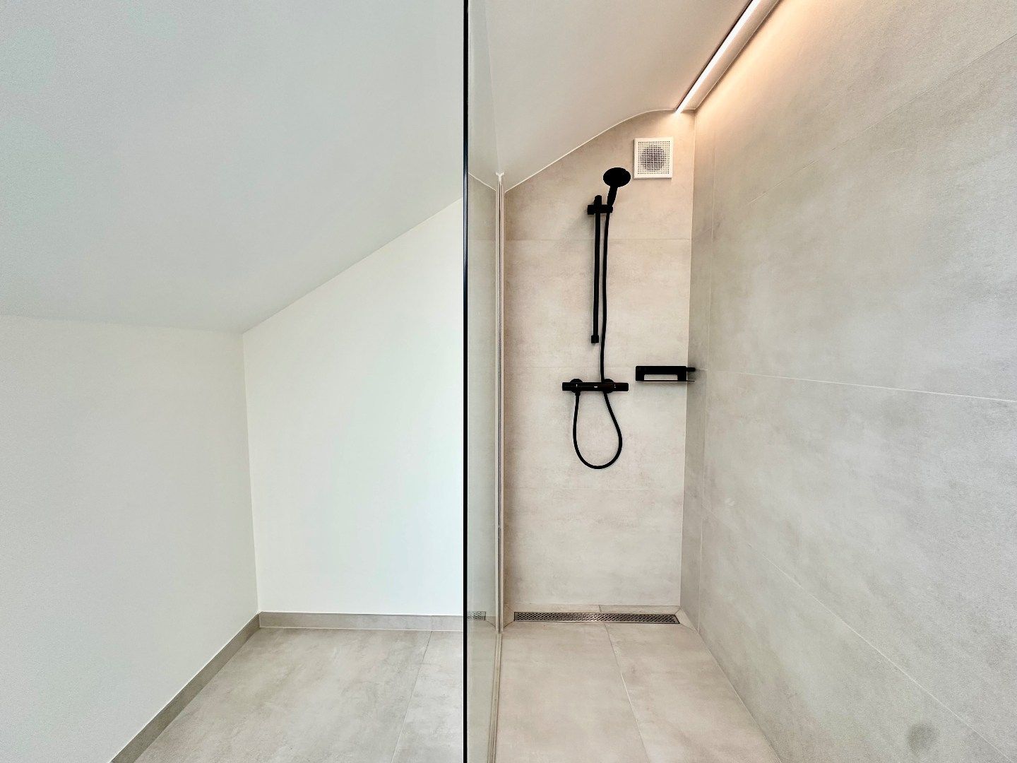 Te huur: prachtig gerenoveerde woning in Teuven (Voeren) foto 14