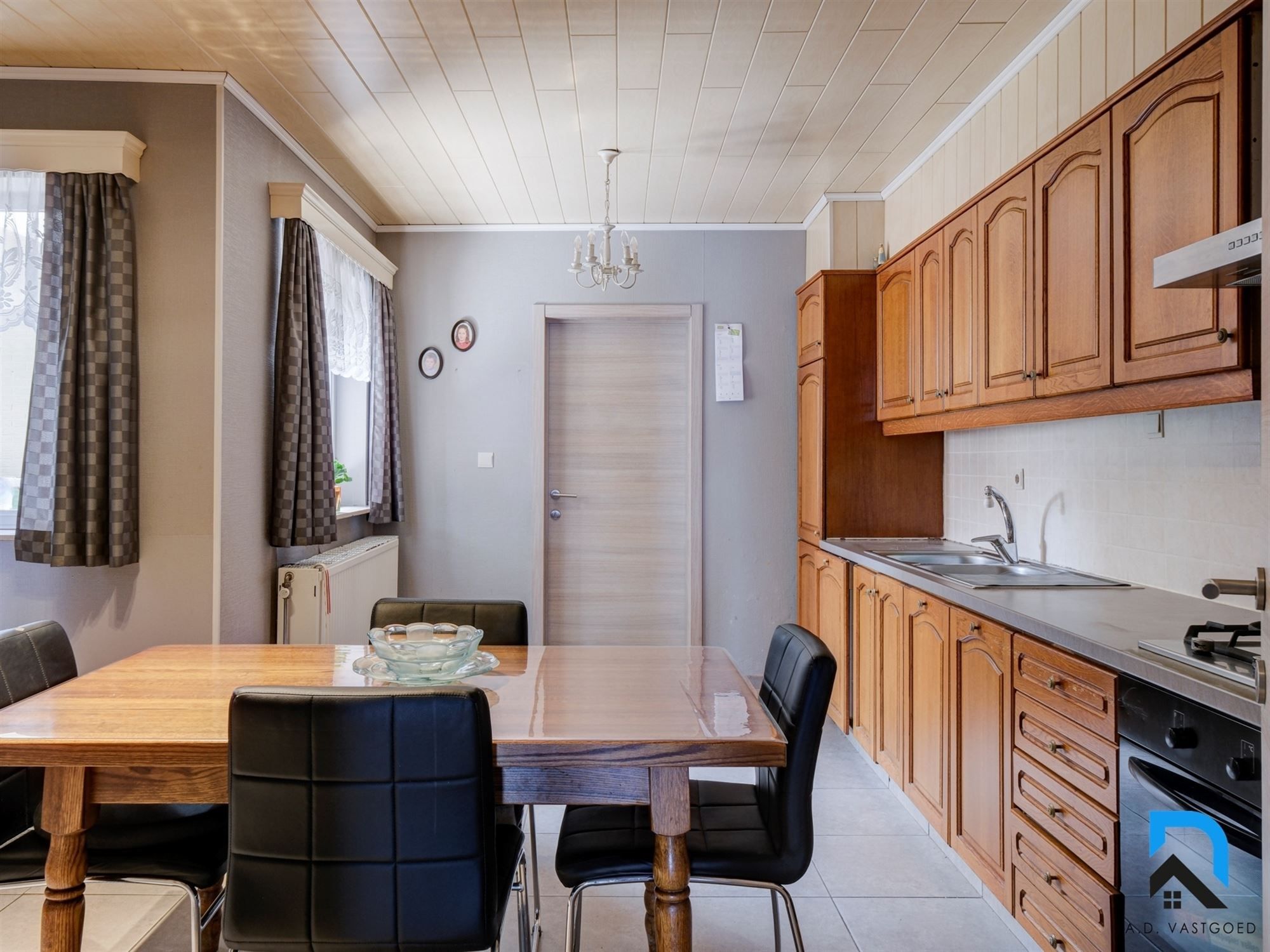 Ruime woning met tuin nabij het centrum van Bilzen foto 8