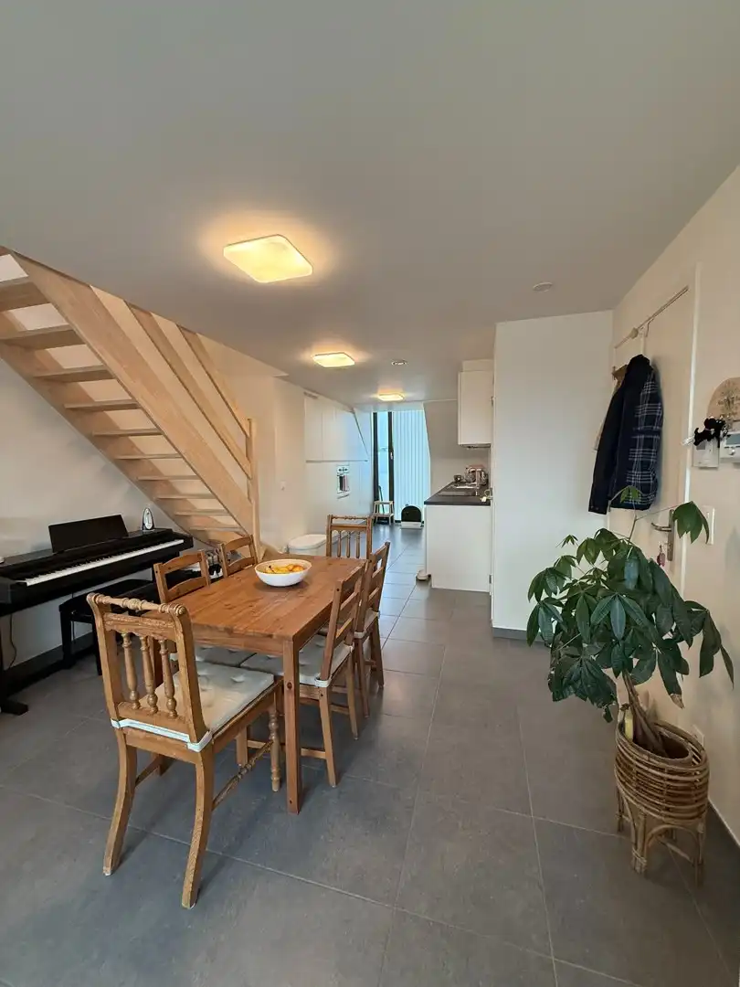 Prachtig instapklaar 1-slaapkamer duplex-appartement vlakbij het centrum van Diepenbeek. foto 3