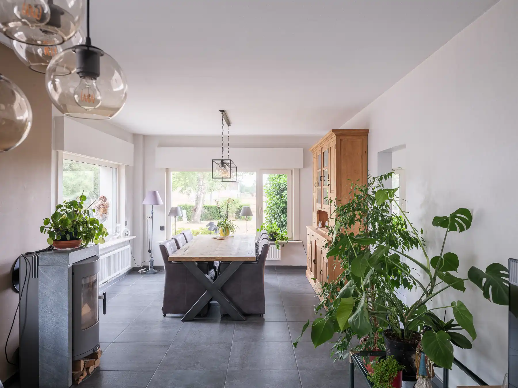 Instapklare woning met prachtige tuin foto 2