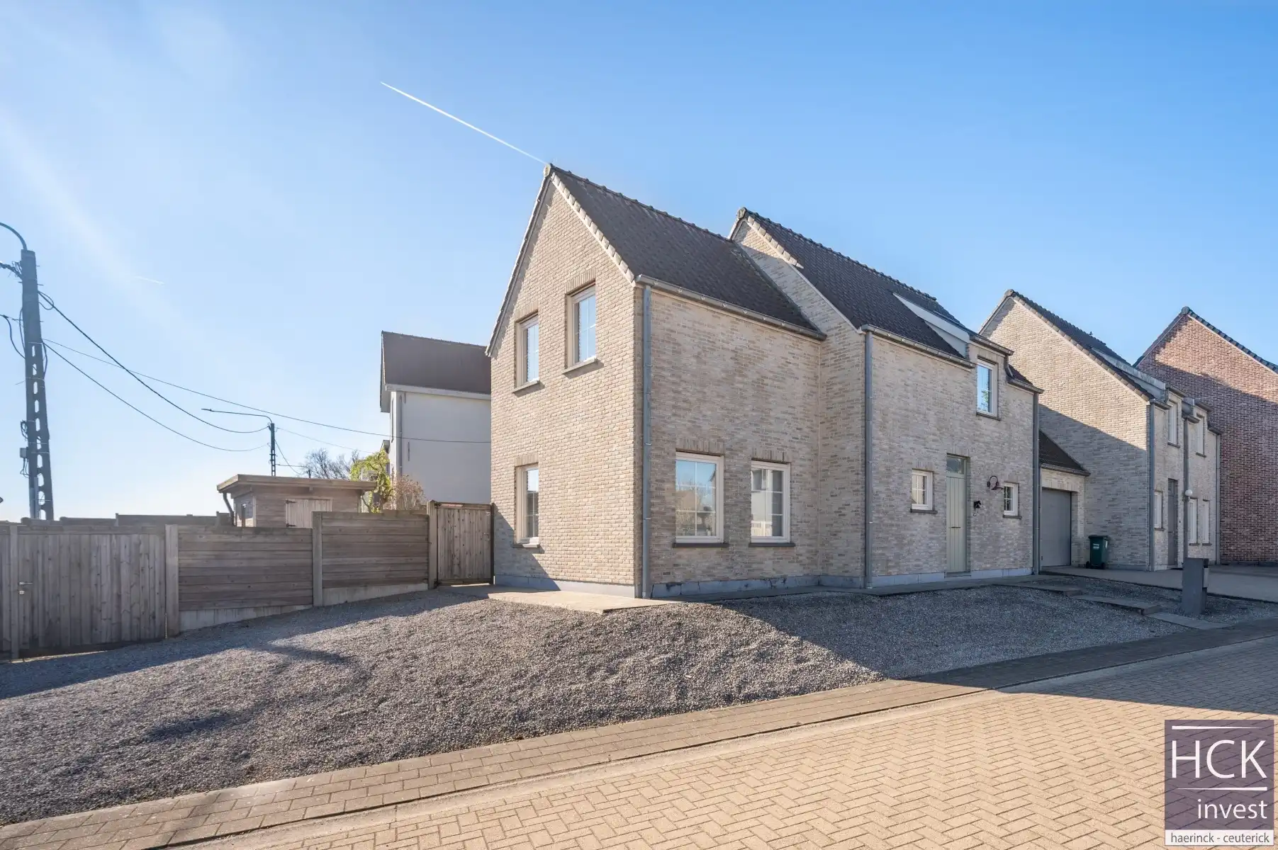 KRUISHOUTEM - Prachtige, instapklare en energiezuinig woning met 3 SLPK foto {{pictureIndex}}