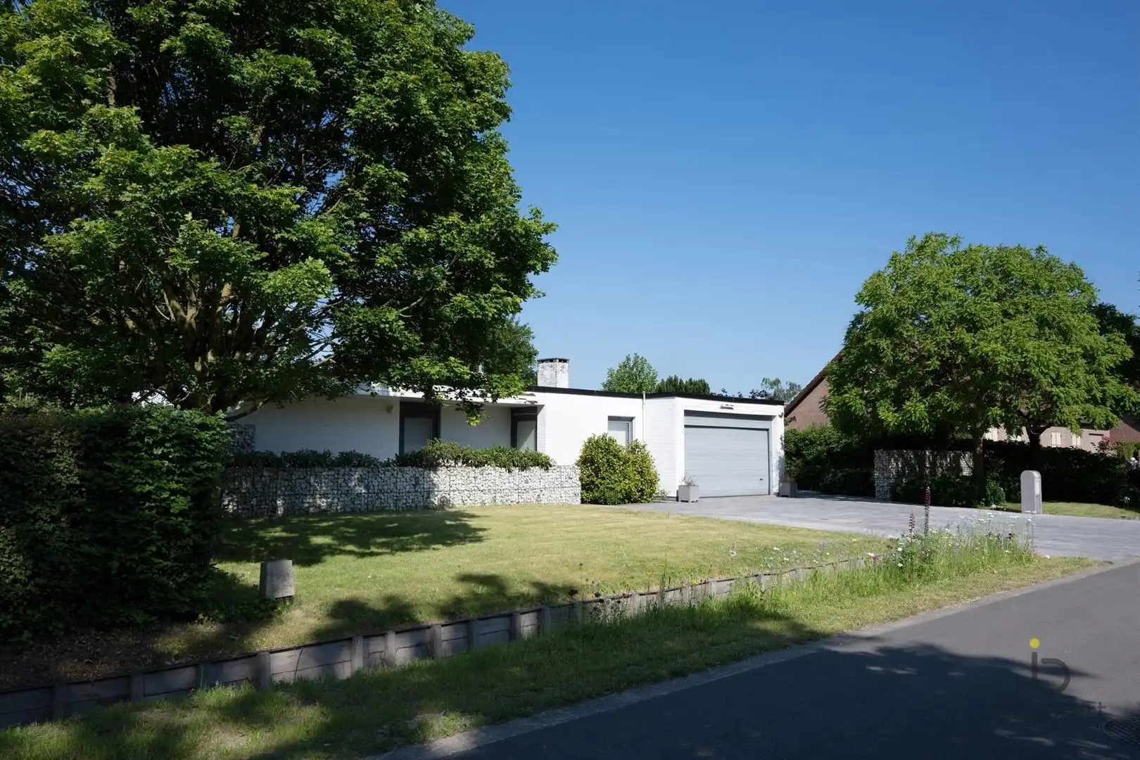 Te renoveren zonovergoten gelijkvloers 70’s woning met prachtige tuin en tal van mogelijkheden! foto 55
