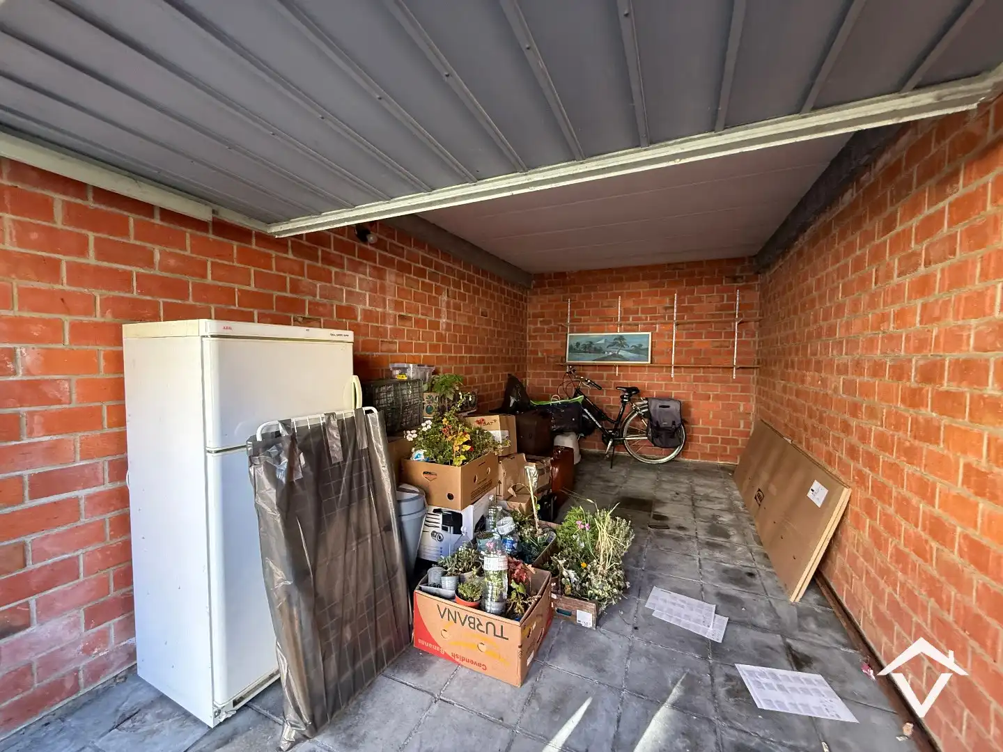 Afgesloten garagebox op een centrale ligging te Roeselare foto 3