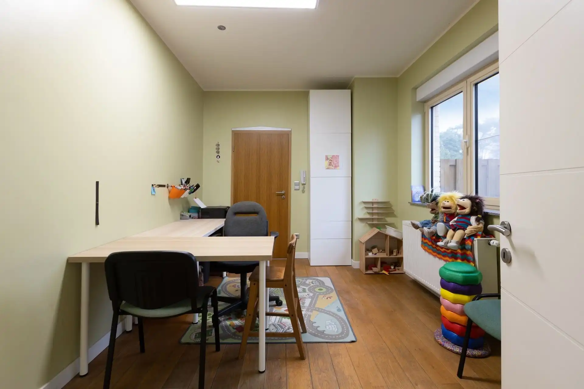 Ruime woning met maar liefst 4 slaapkamers én praktijkruimte in Maasmechelen! foto 24