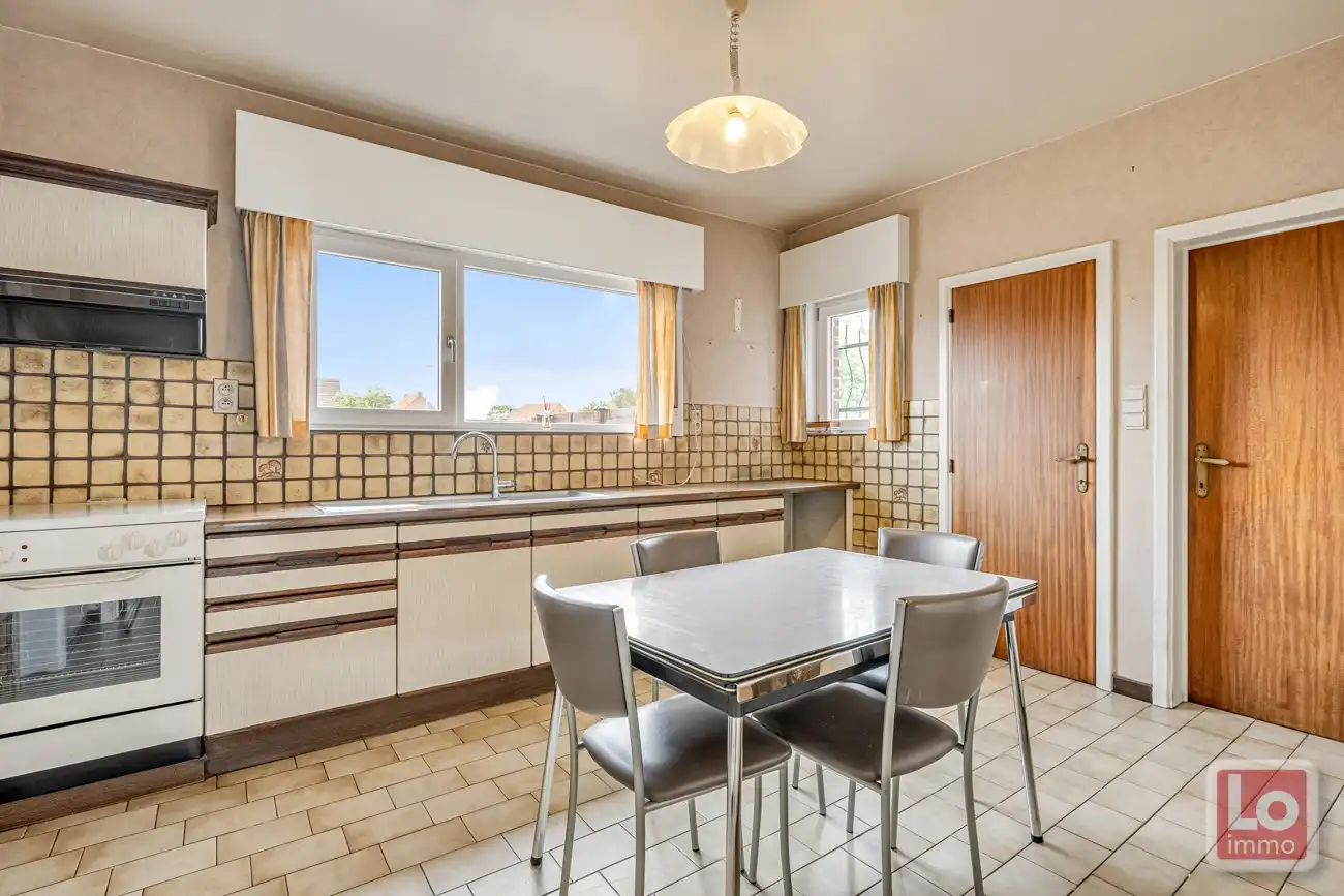 Charmante te renoveren woning met 3 slaapkamers in het rustige Desteldonk foto 9