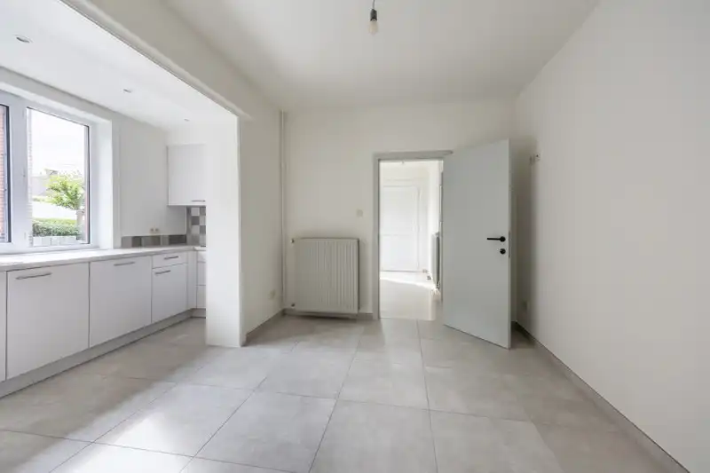Smaakvol gerenoveerde woning met 3 slaapkamers en garage foto 10