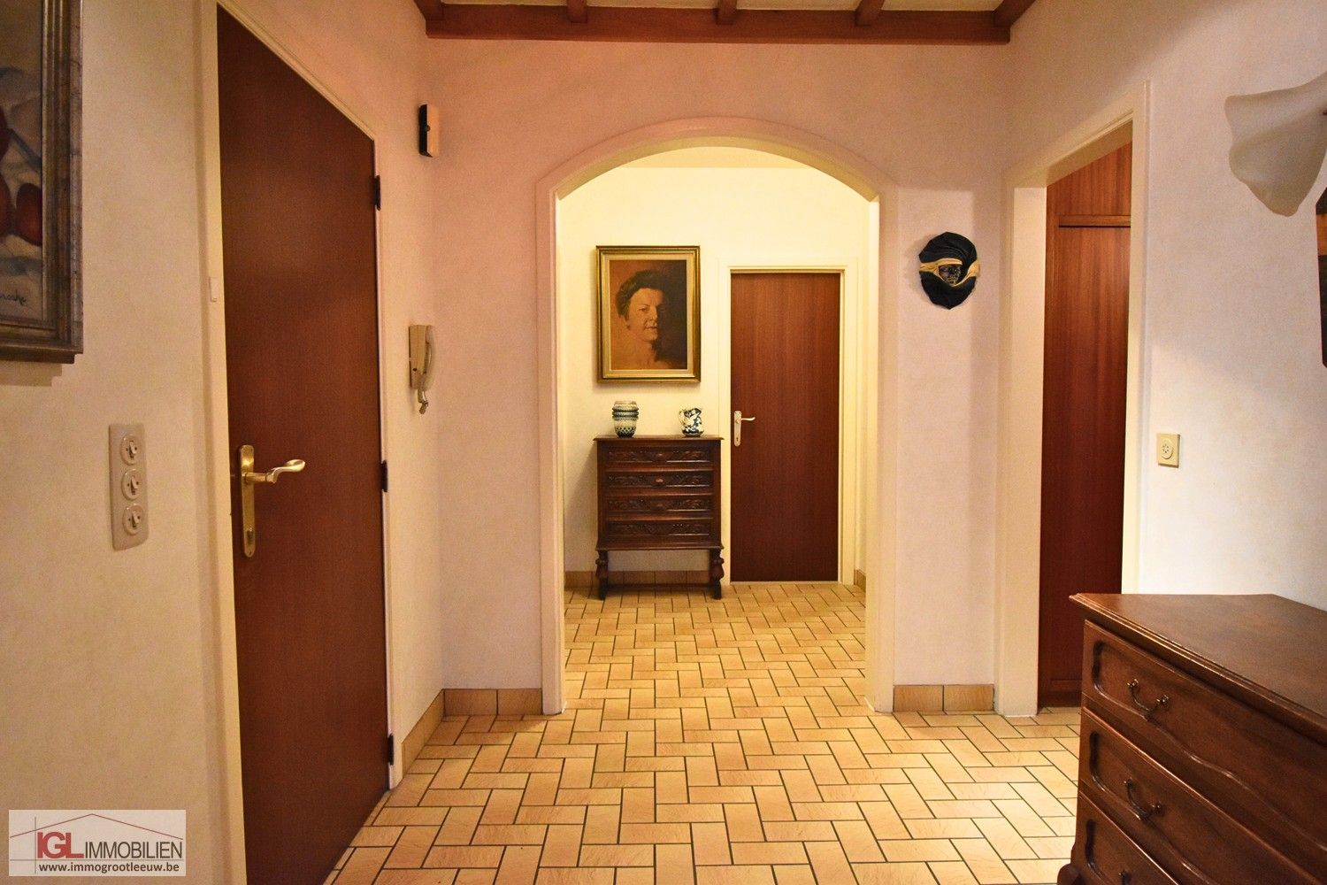 Ruim en rustig gelegen appartement met 2 slaapkamers, terras en garage te huur in Dilbeek foto 2