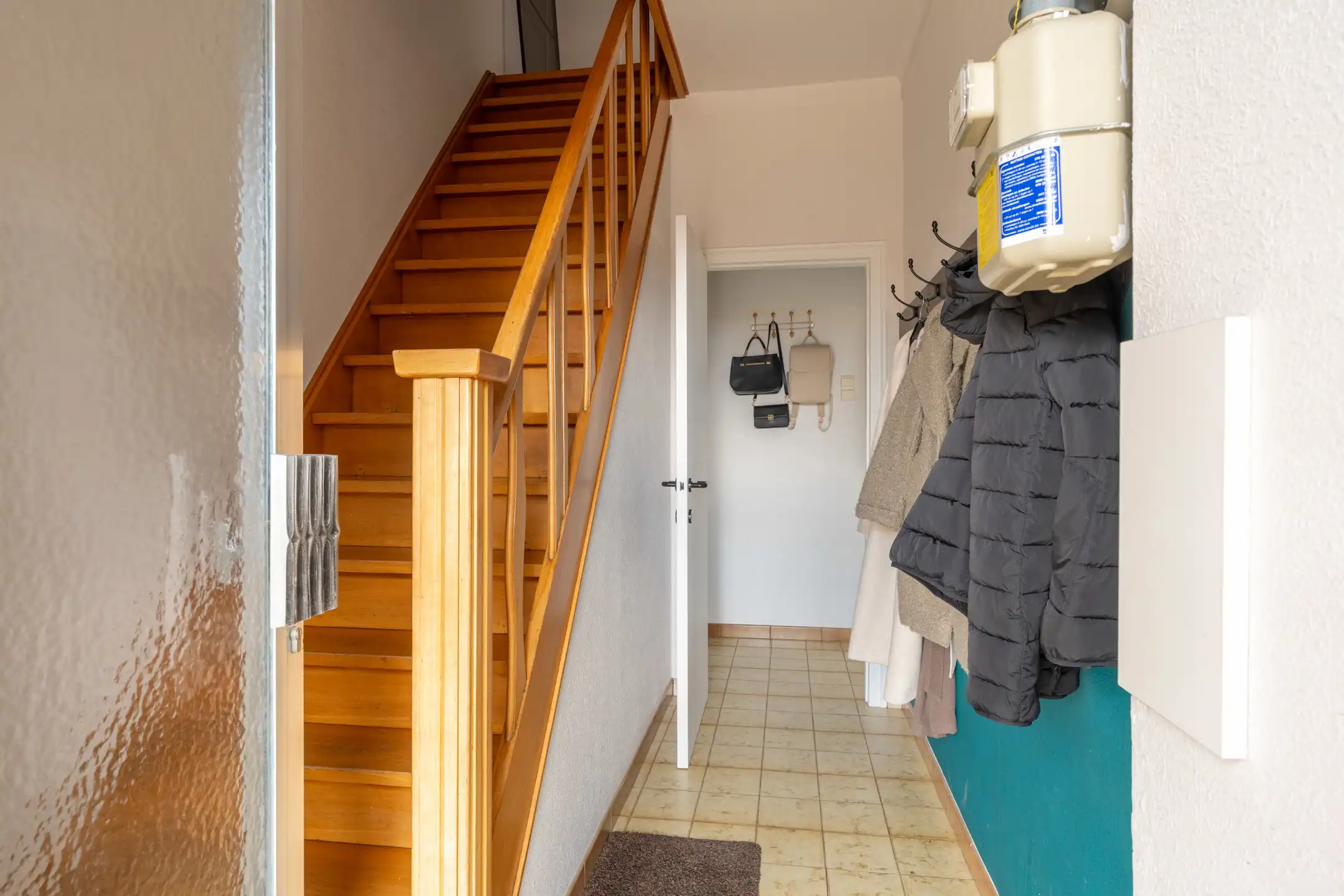 Woning bestaande uit twee appartementen op 985m² perceel. foto 24