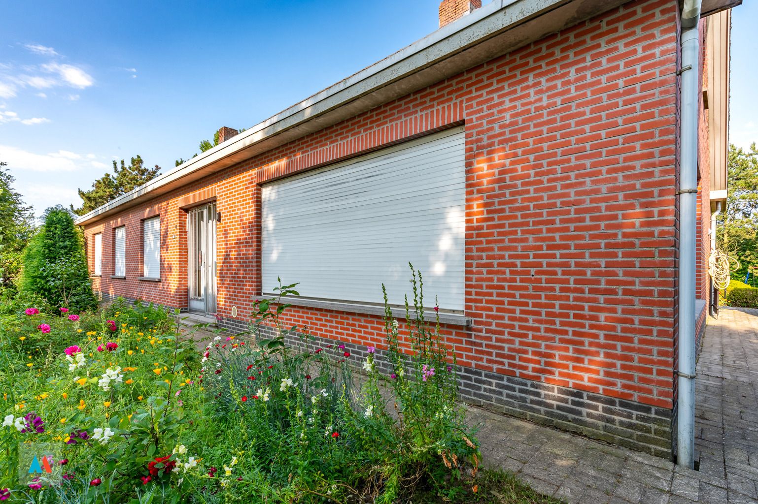 Vrijstaande woning met stal  foto 3