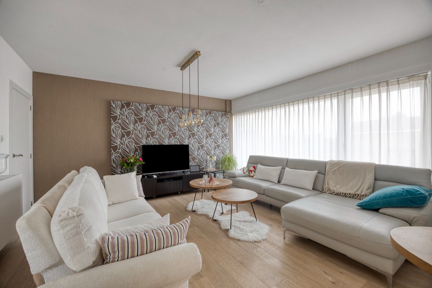 Gerenoveerd appartement met 3 slaapkamers, 2 terrassen en garage in Uikhoven aan de Maas! foto 3