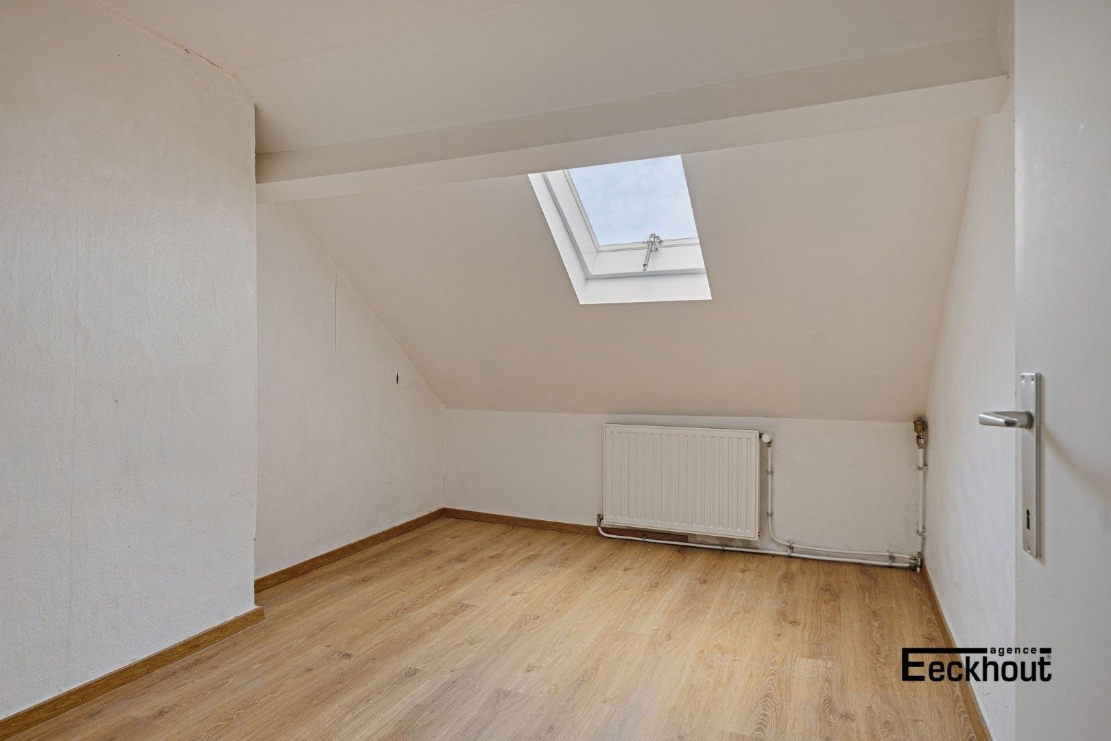 Uniek en ruim (351 m²) herenhuis met garages op topligging te Oostende ! foto 25