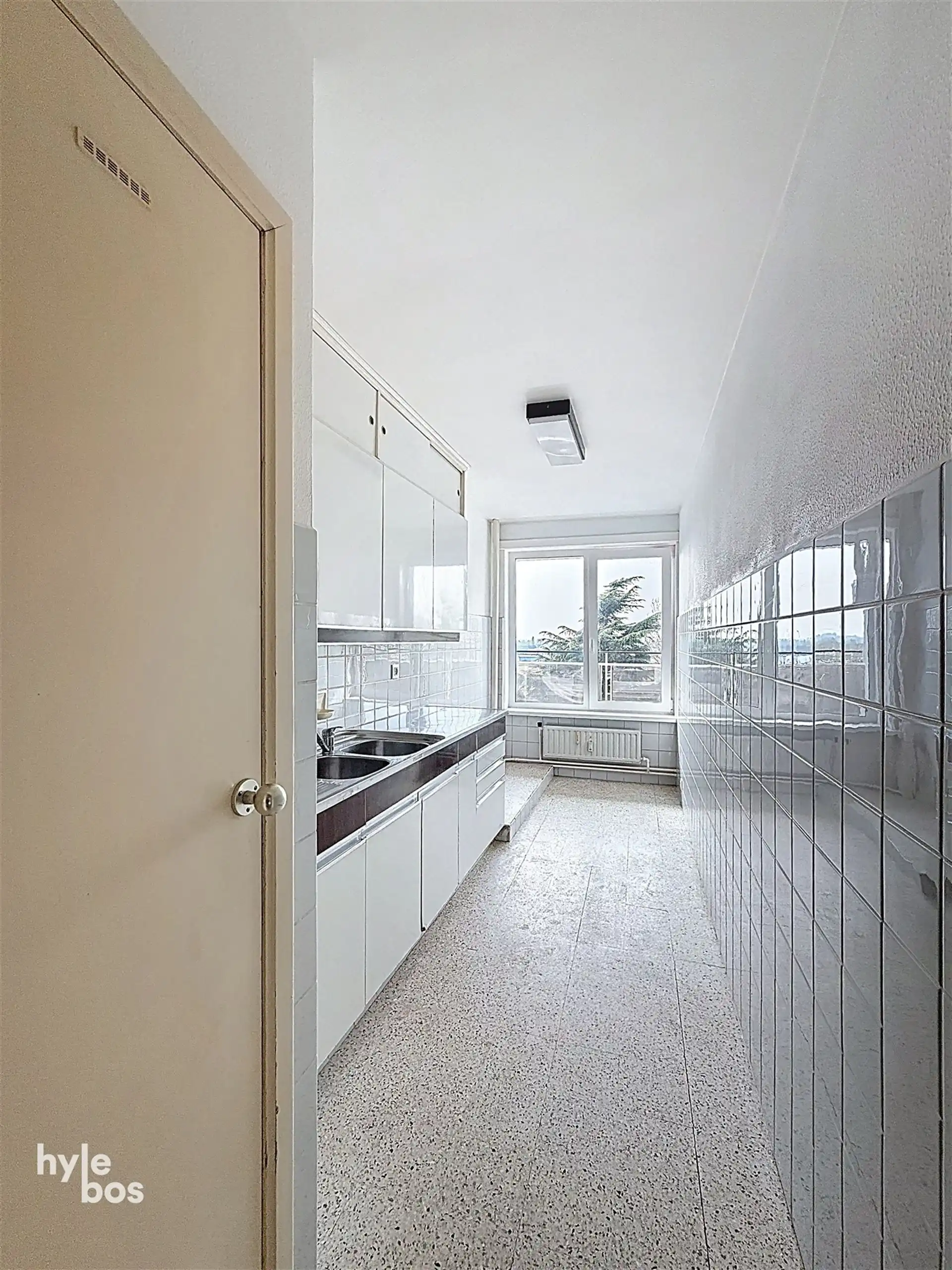 Instapklaar appartement nabij het Waasland Shopping Center foto 6