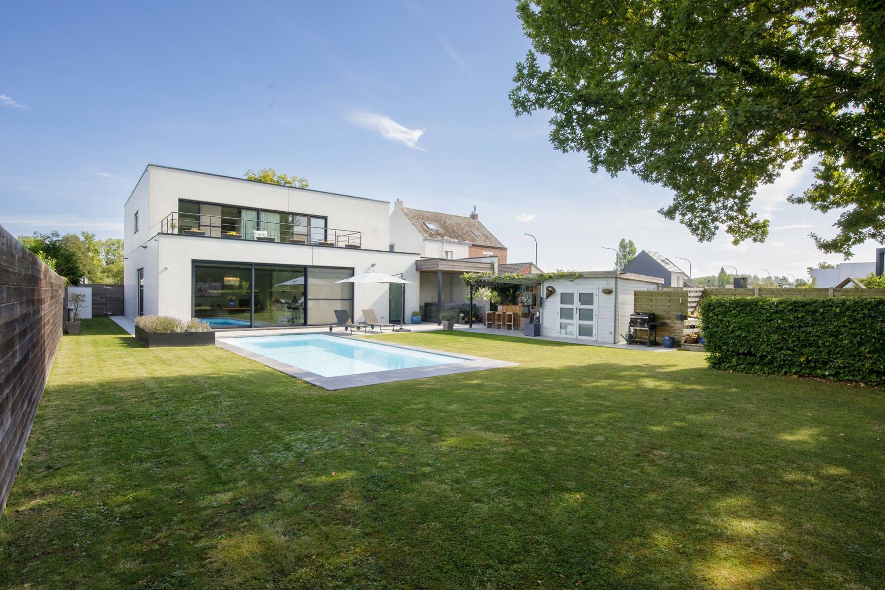Luxueus wonen en werken onder één dak – BEN-villa met kantoorruimte foto {{pictureIndex}}