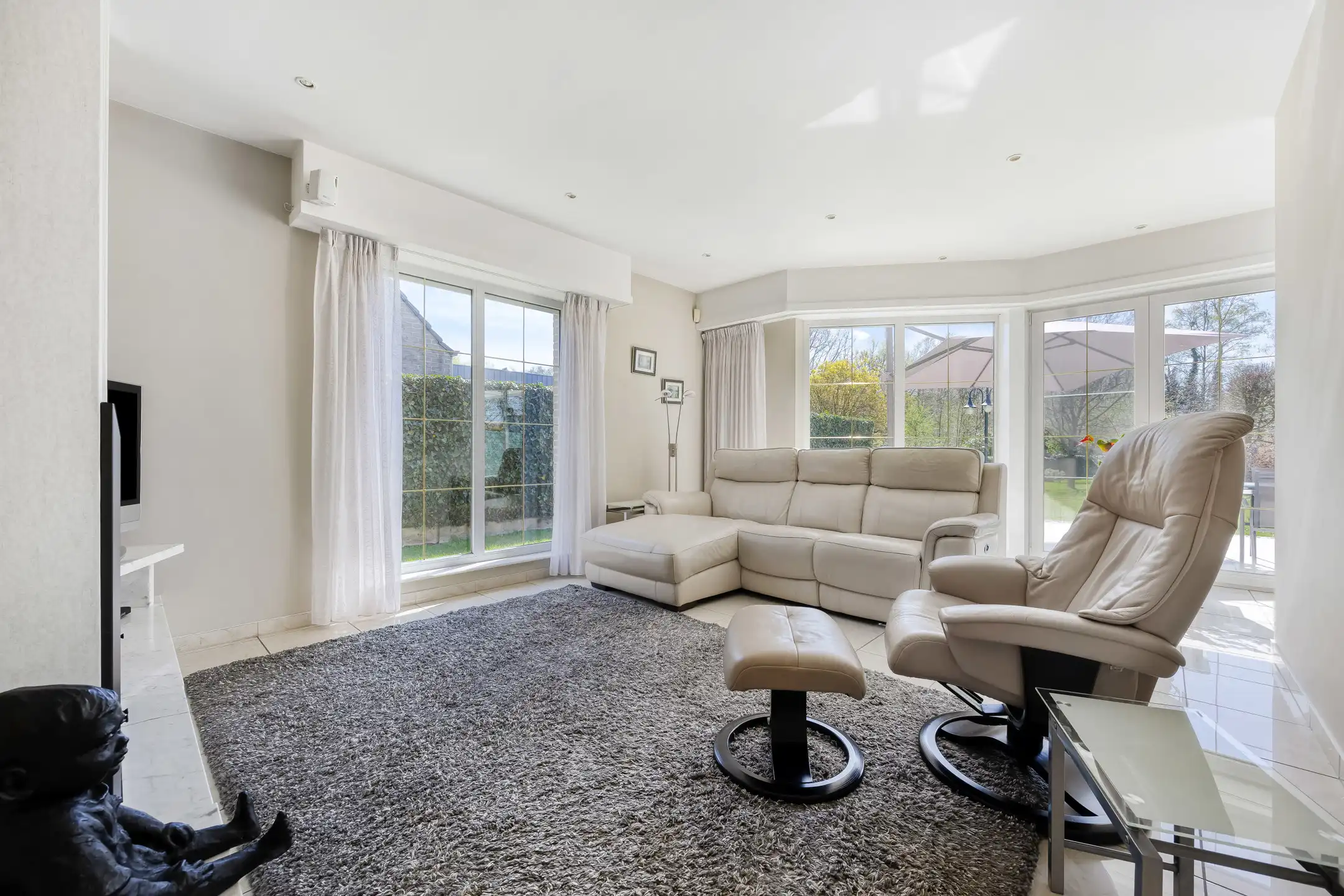 Ruime woning in oase van rust met prachtige tuin foto 7