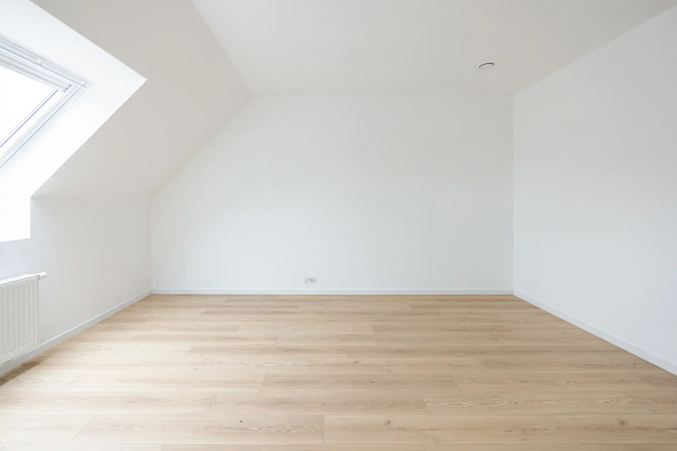 Halfopen woning met ruime tuin op rustige locatie foto 21