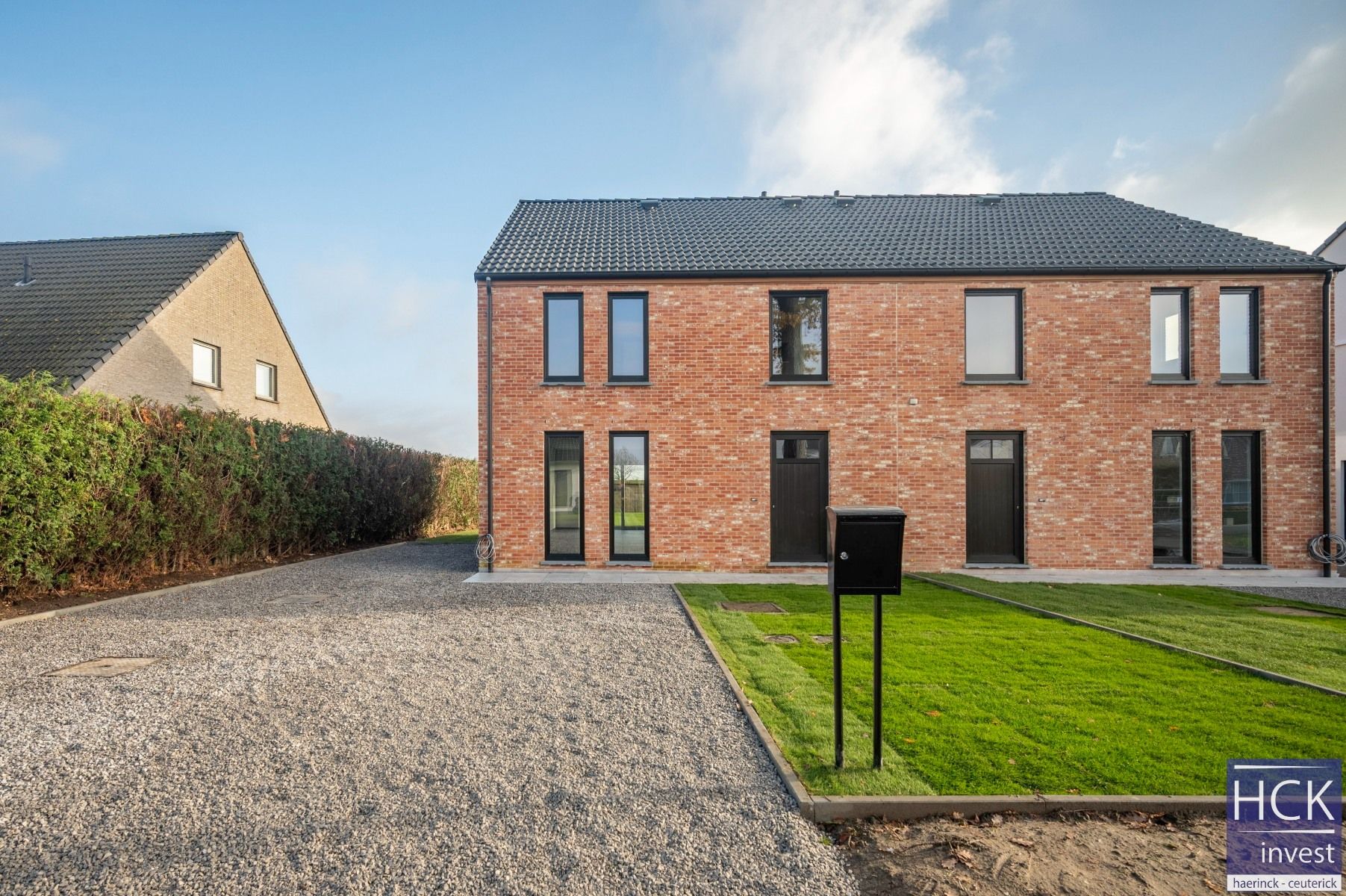 OUWEGEM - Landelijke nieuwbouwwoning met 3 SLPK. op topligging! foto {{pictureIndex}}