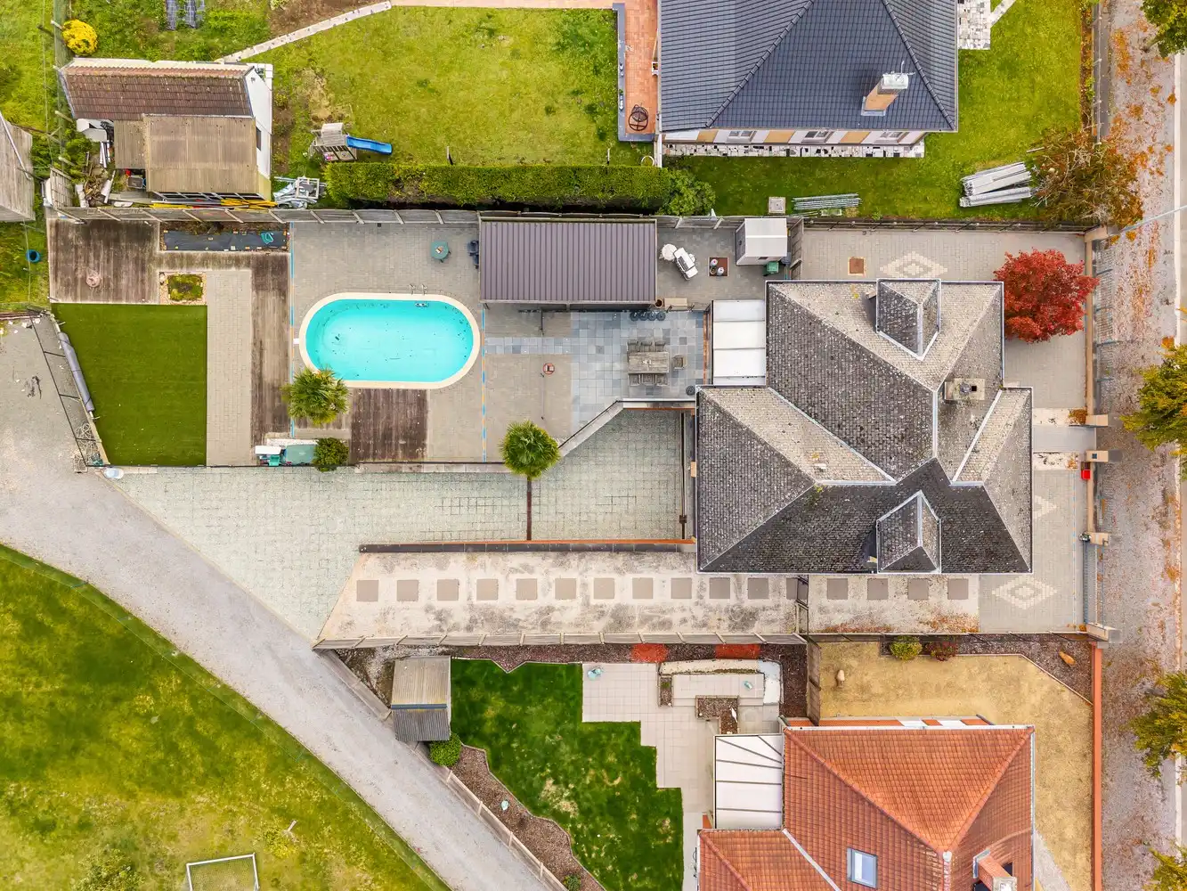Ruimte, rust en bereikbaarheid: Solide villa met zwembad en achteringang op toplocatie in Erembodegem foto 8
