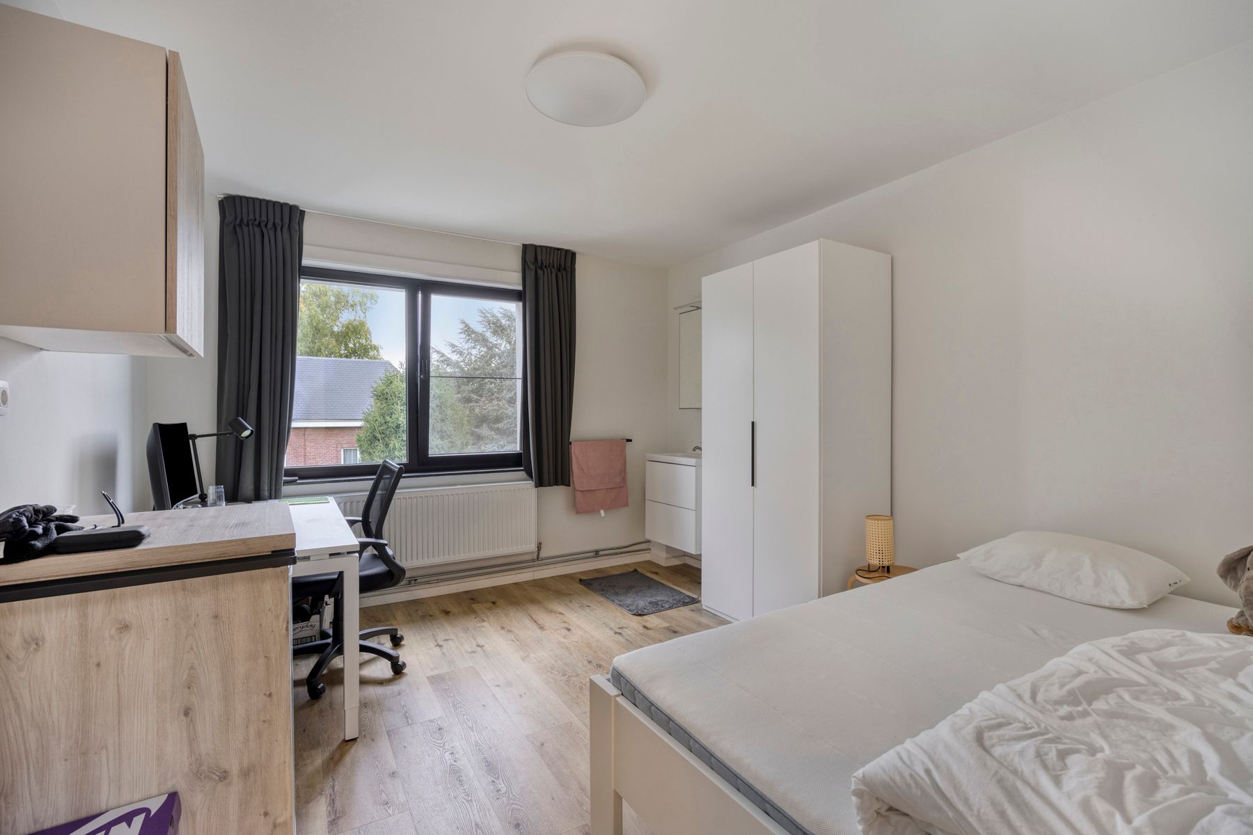 Opbrengsteigendom aan stadsrand foto 2