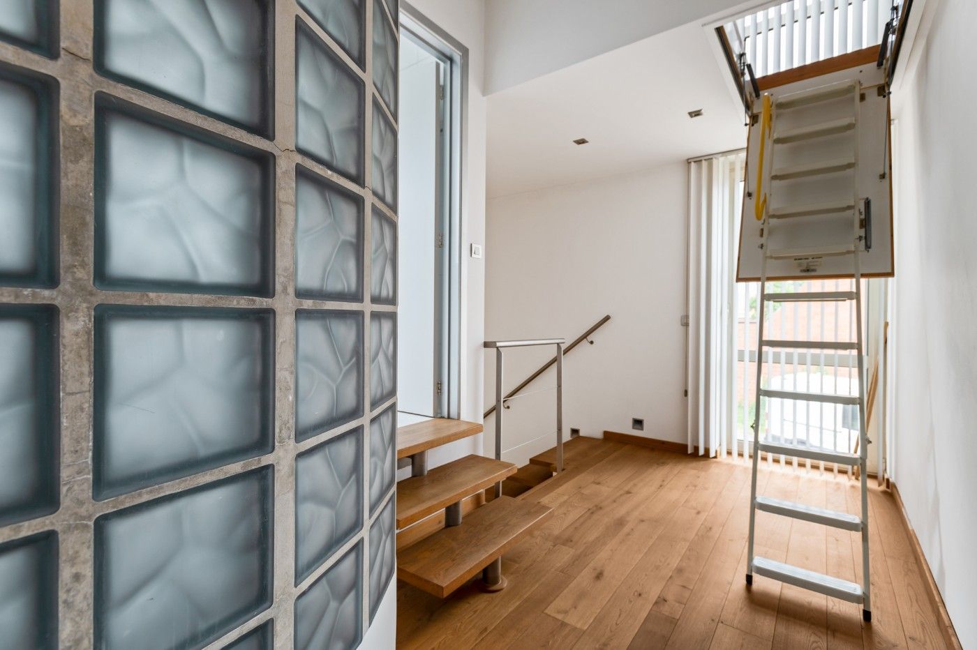 Ruime, instapklare woning met 3 slpk., dubbele garage en tuin foto 15
