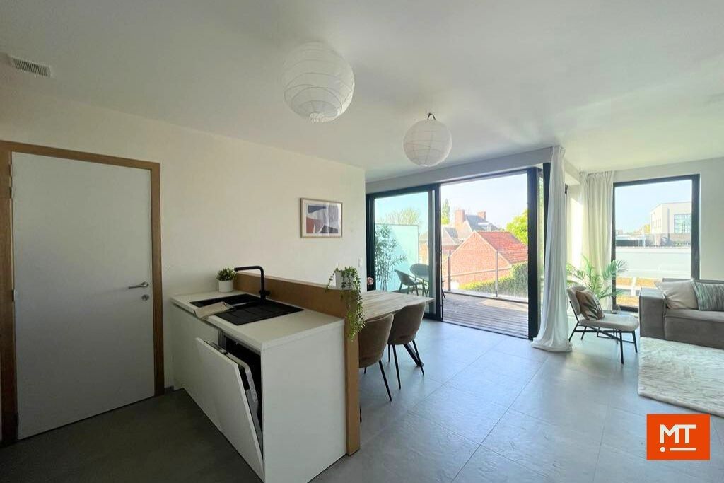 Duplex-appartement met 2 slaapkamers en Zuidgericht terras te koop in de dorpskern van Beselare foto 6