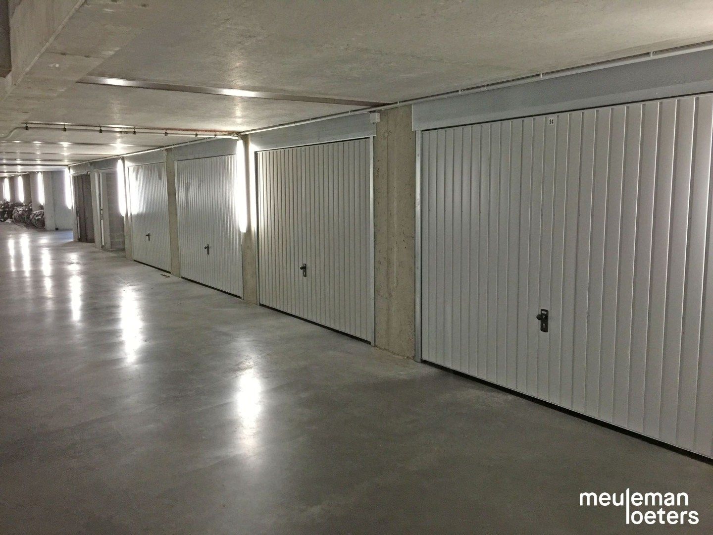 Ondergrondse parkeerplaats in het centrum van Oostkamp  foto 2