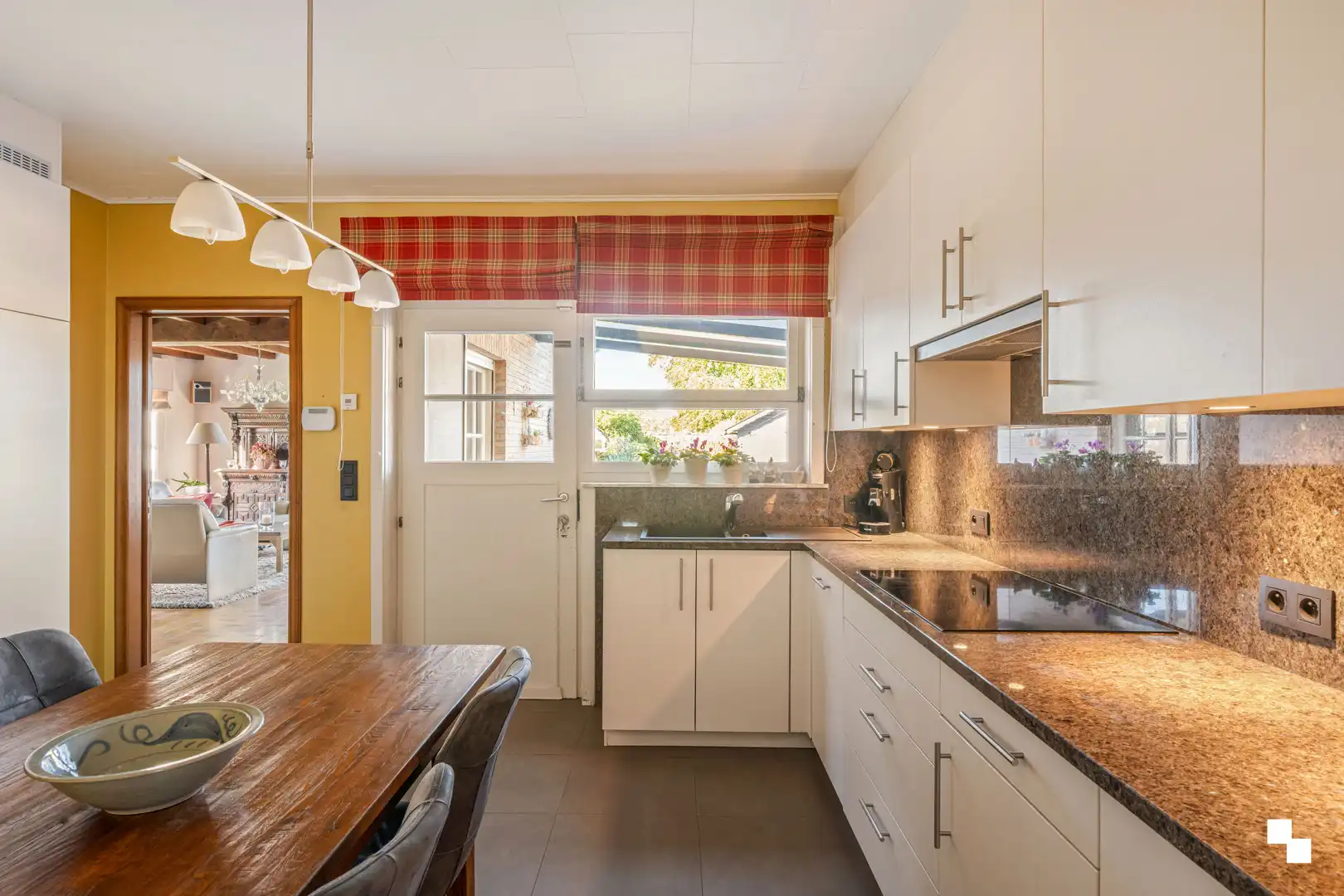 Alleenstaande woning met zicht op de velden in Oosterzele foto 13