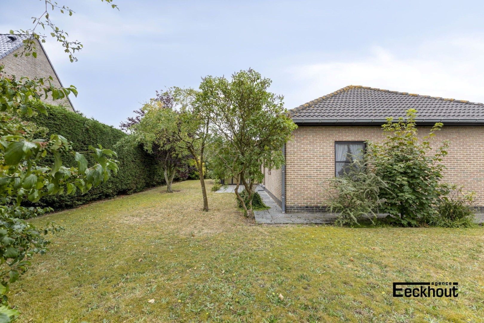 Verzorgde villa met garage in een brede, rustige straat in residentiële wijk! foto 9