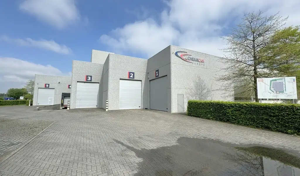 Bedrijfspand met buitenopslag te huur vlakbij E17 in Zwijndrecht foto 2