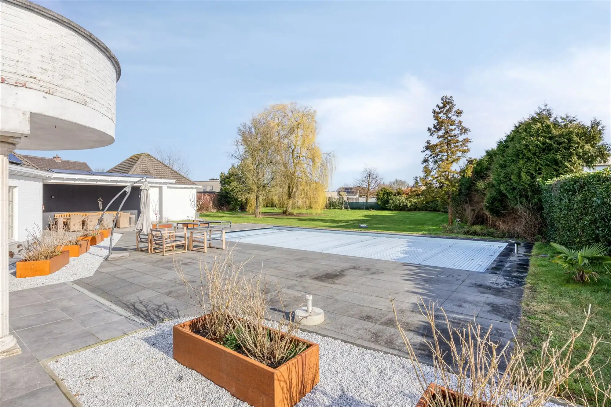 Instapklare tijdloze villa met 5 slpks op ca. 2000 m² foto 48