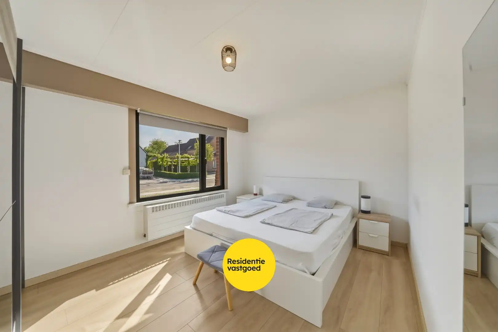 Instapklare ruime bungalow met zongerichte tuin in hartje Oudenburg! foto 14