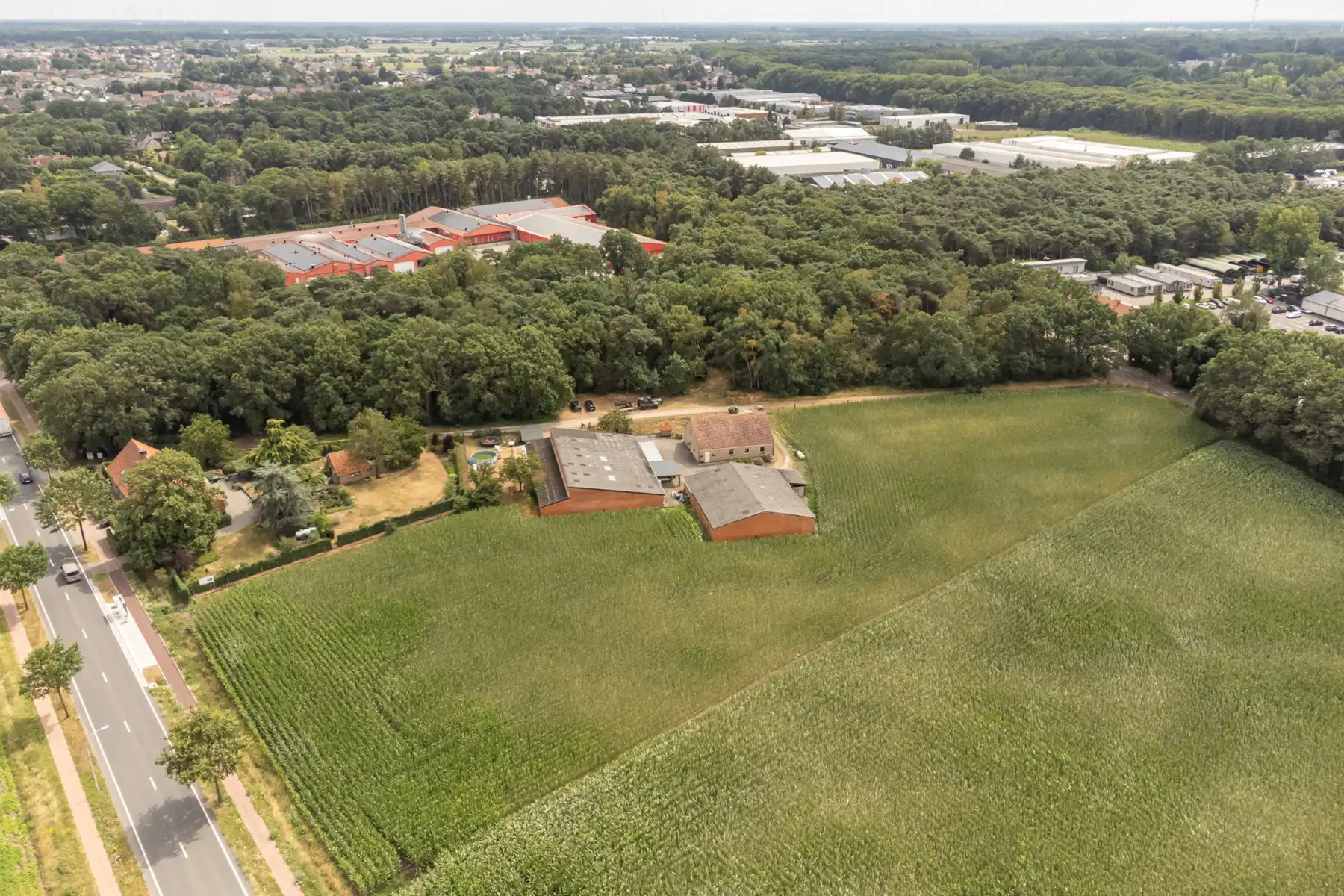 Bedrijfswoning met bijgebouwen en weiland op ca 1,3ha. foto 25